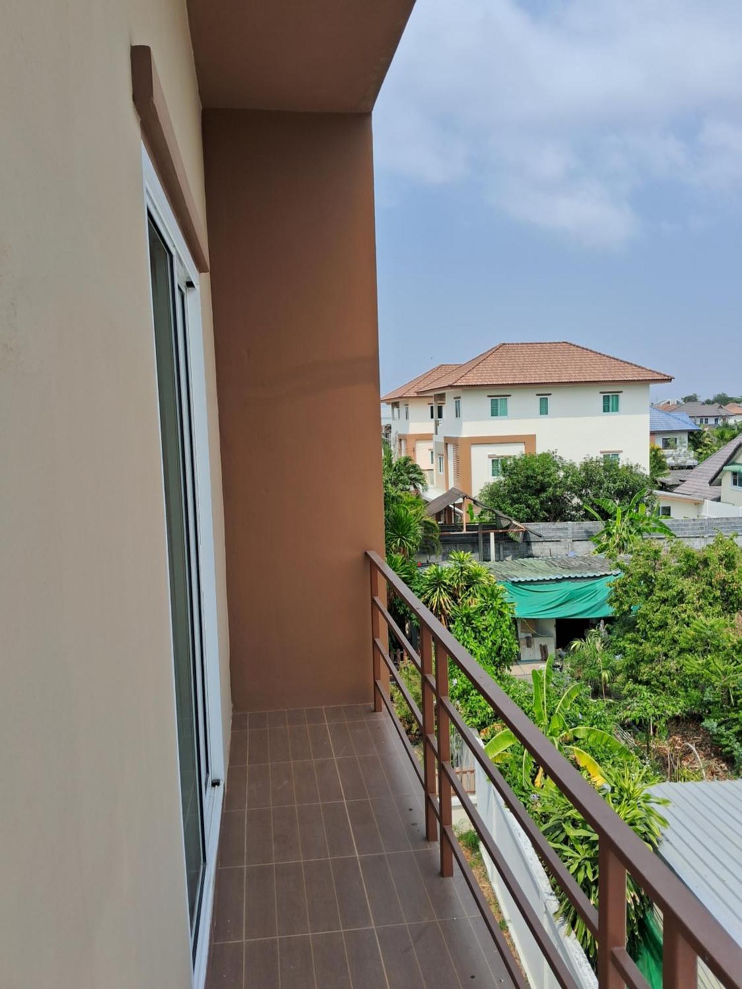 Hotel เคทู เกสเฮาส์ Chonburi Exterior foto